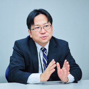林 健一